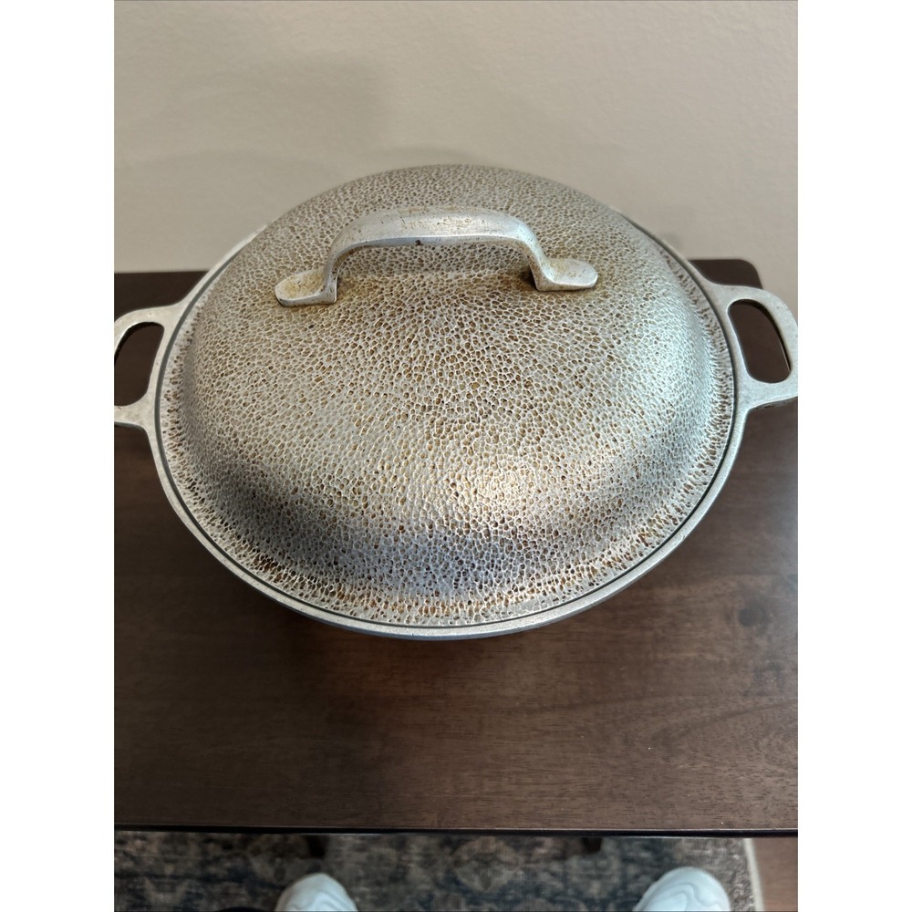Vintage Silver Seal Century 10" Hammered Cast Aluminum Dutch Oven Pot w/ Lid - Picture 2 of 5